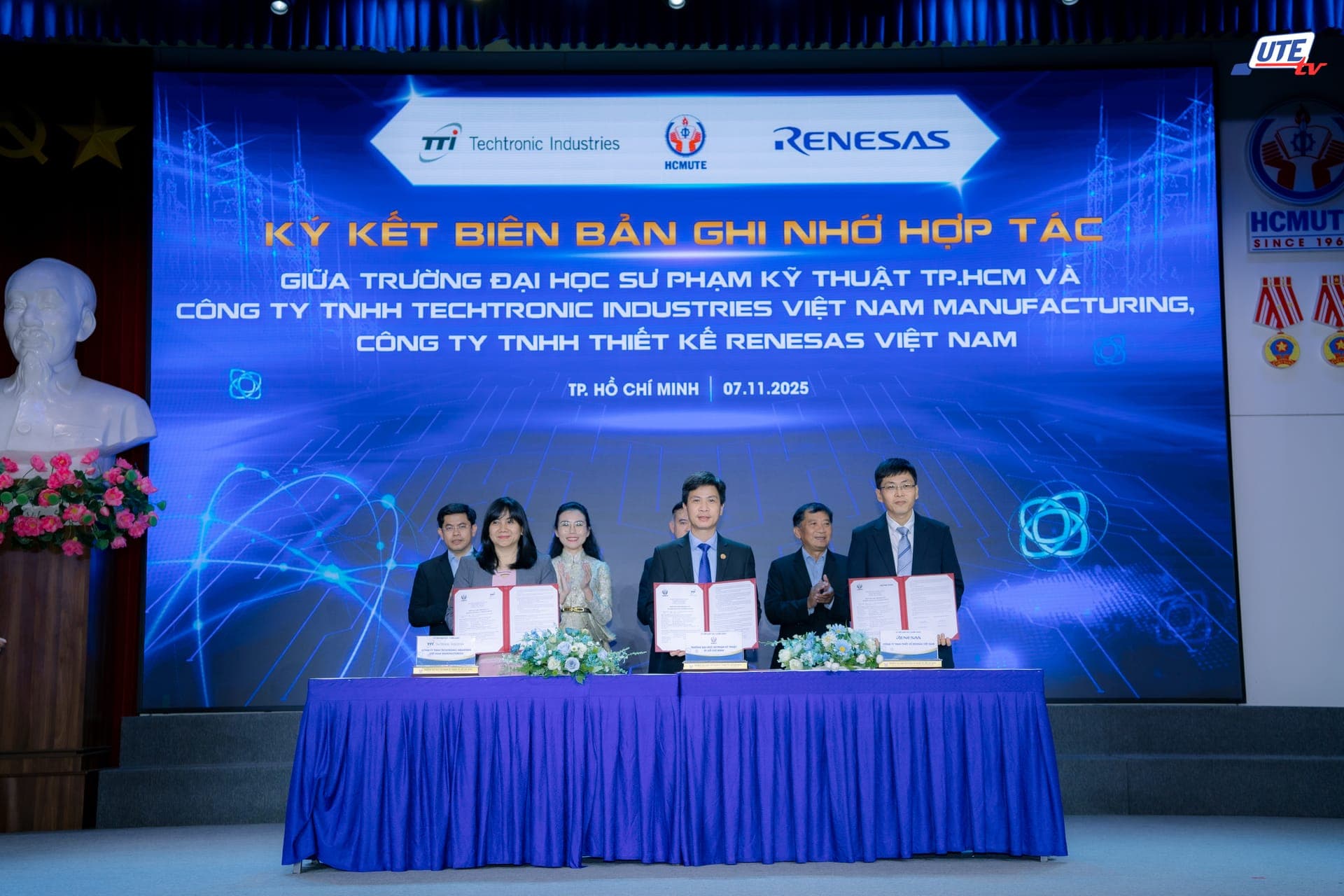 Hợp tác & Kết nối